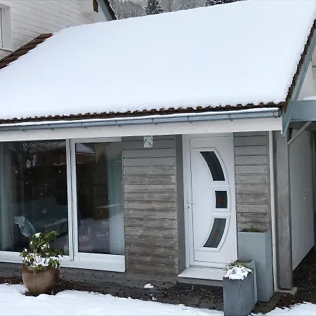 Studio A Avec Magnifique Vue Sur La Montagne Jardin Amenage Et Wifi A 4 Km De La Plage
